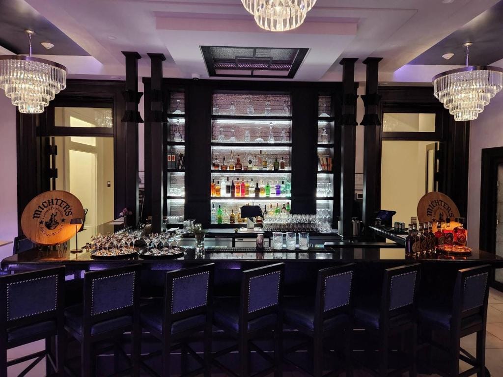 Frontenac Club, an Ascend Collection Hotel — 2