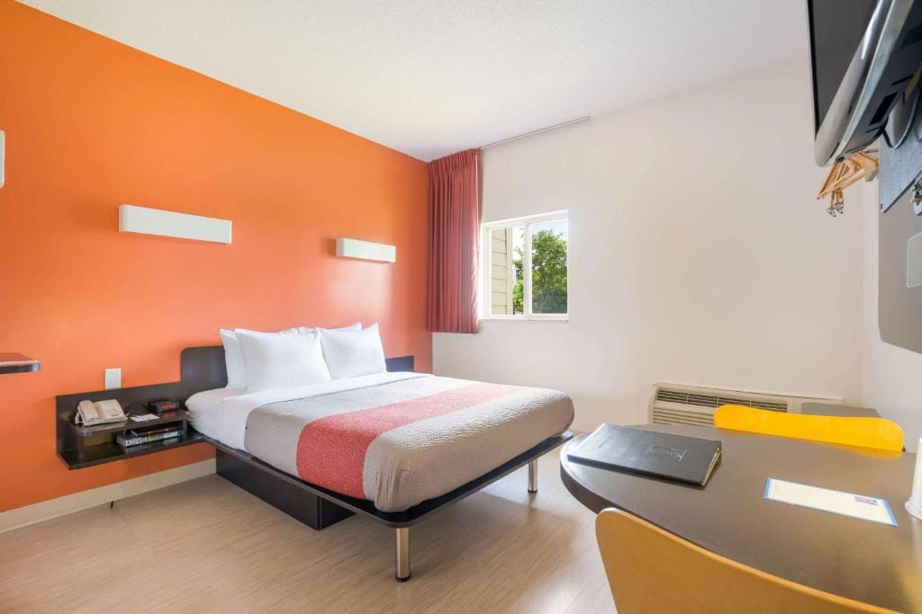 Motel 6-Kingston, ON — 2