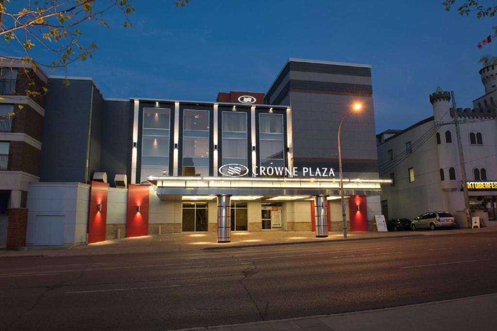 Crowne Plaza Kitchener-Waterloo by IHG — 4