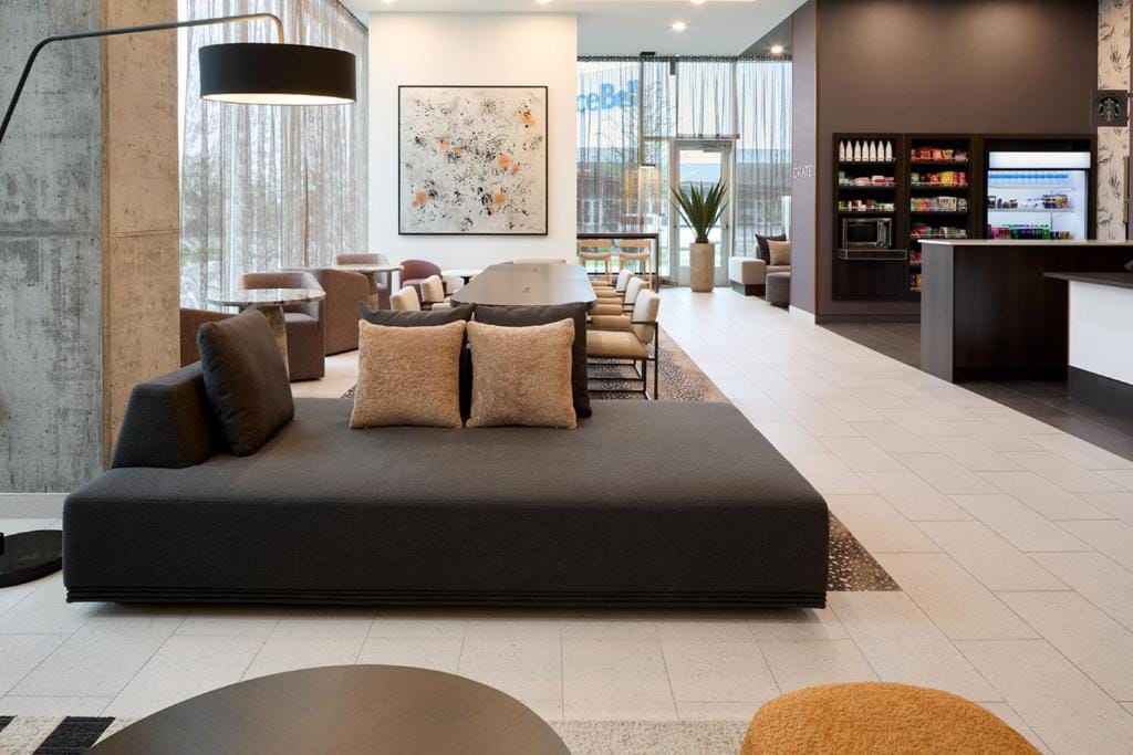 Courtyard by Marriott Montreal Laval — 5