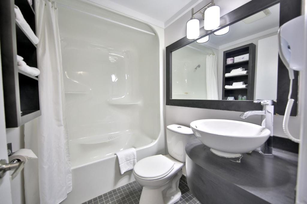 Motel Newstar Laval — 3