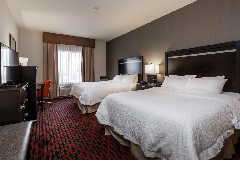 Hampton Inn & Suites by Hilton Lethbridge — 2