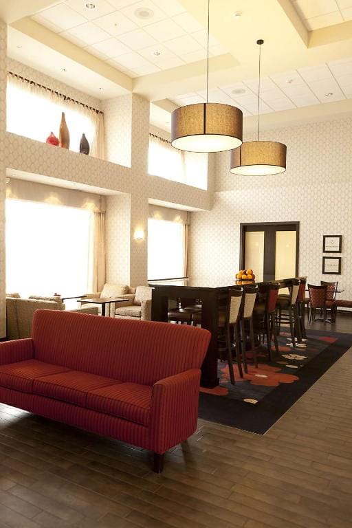 Hampton Inn & Suites by Hilton Lethbridge — 5