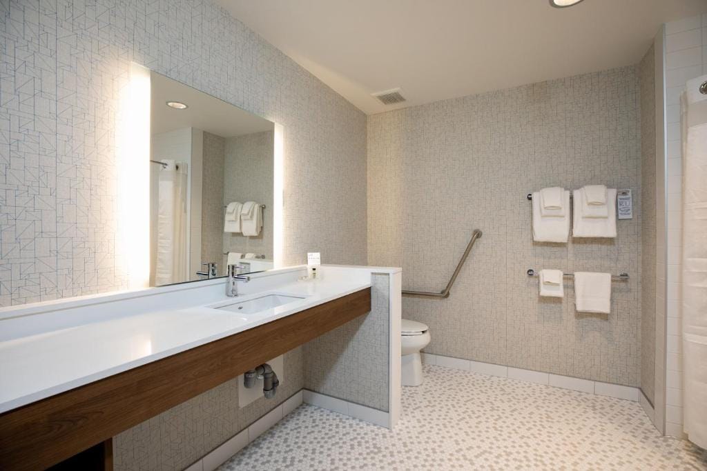 Holiday Inn Express - Lethbridge Southeast by IHG — 3