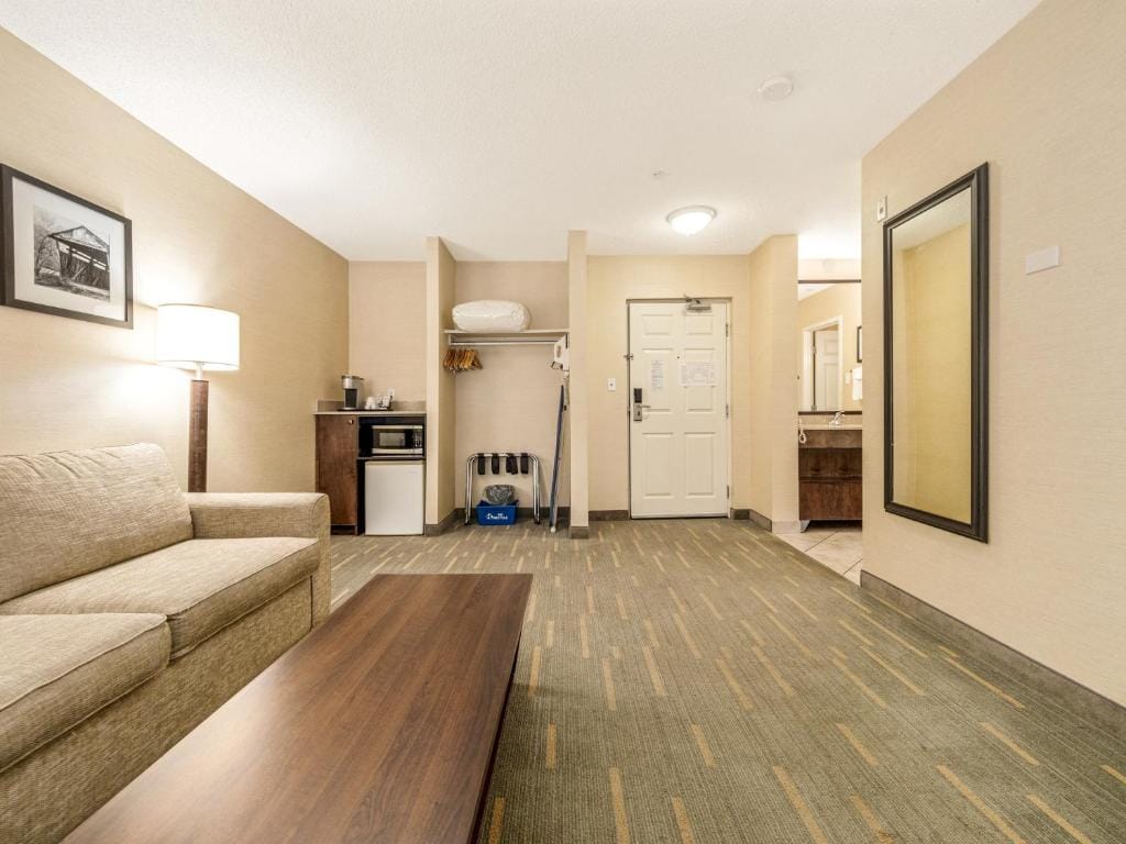Holiday Inn Lethbridge by IHG — 4