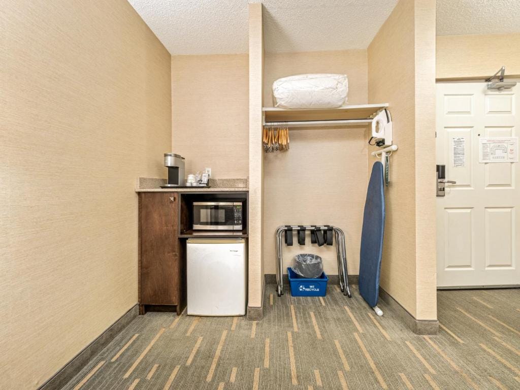 Holiday Inn Lethbridge by IHG — 5