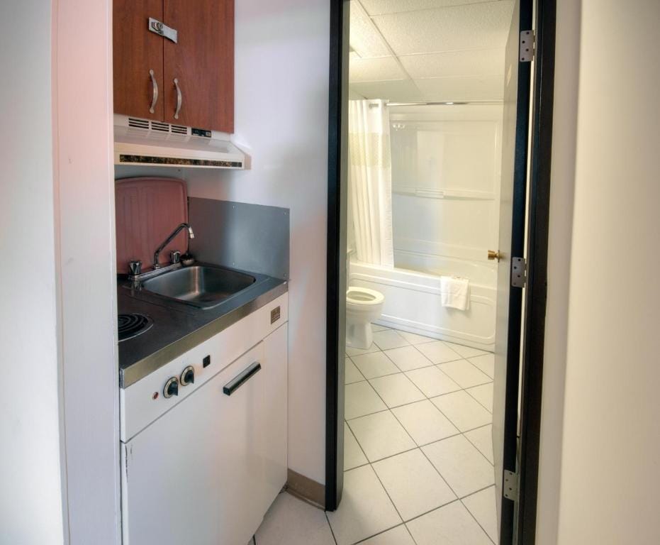 Motel 6-Lethbridge, AB — 3