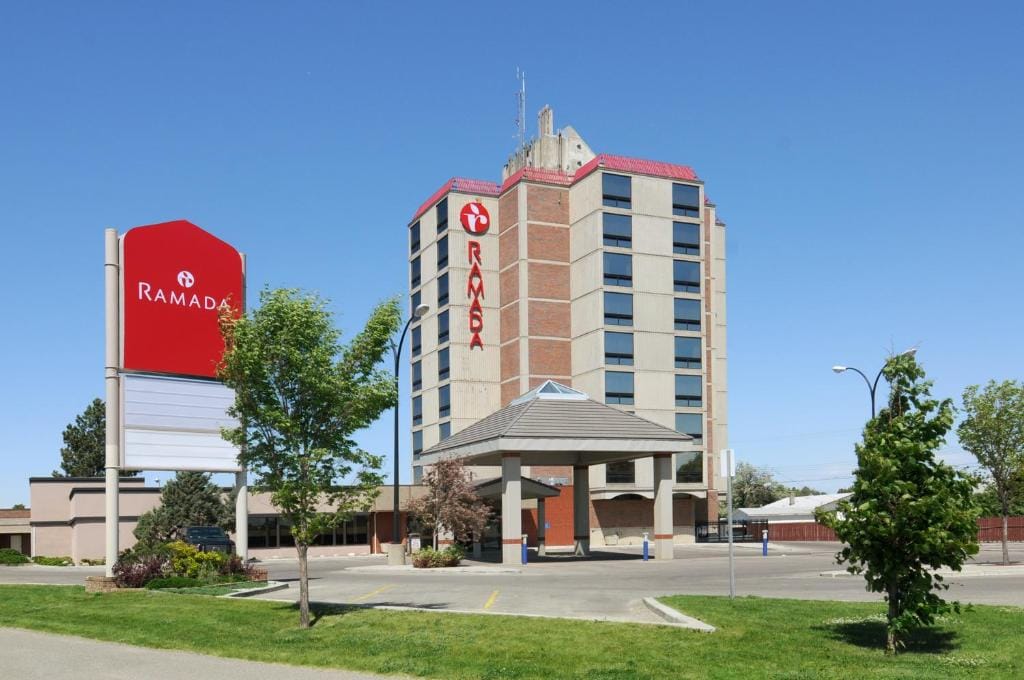 Ramada by Wyndham Lethbridge — 5