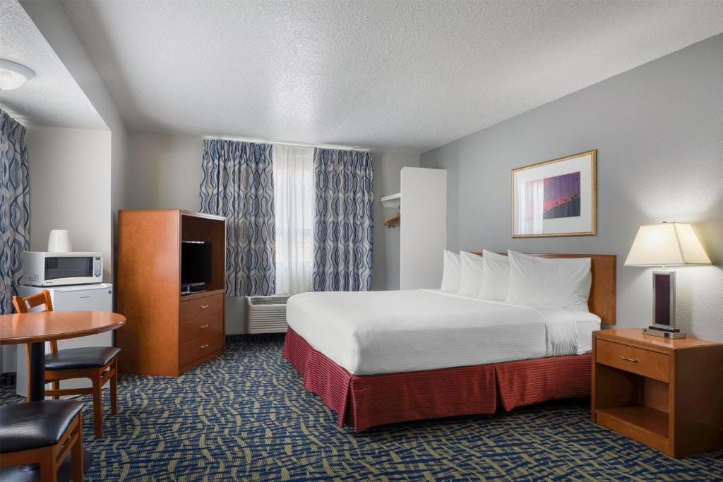 SureStay Plus Hotel by Best Western Lethbridge — 2