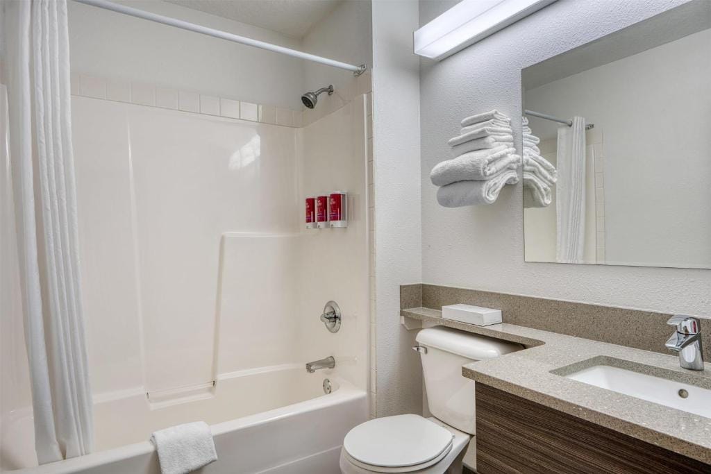 SureStay Plus Hotel by Best Western Lethbridge — 3