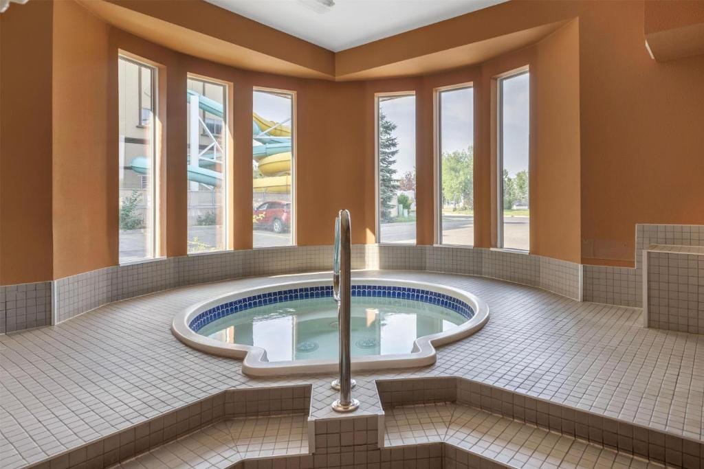 SureStay Plus Hotel by Best Western Lethbridge — 4