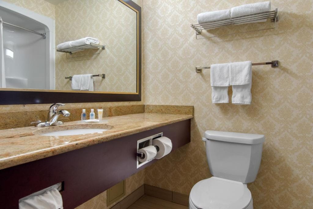 Comfort Inn & Suites — 3