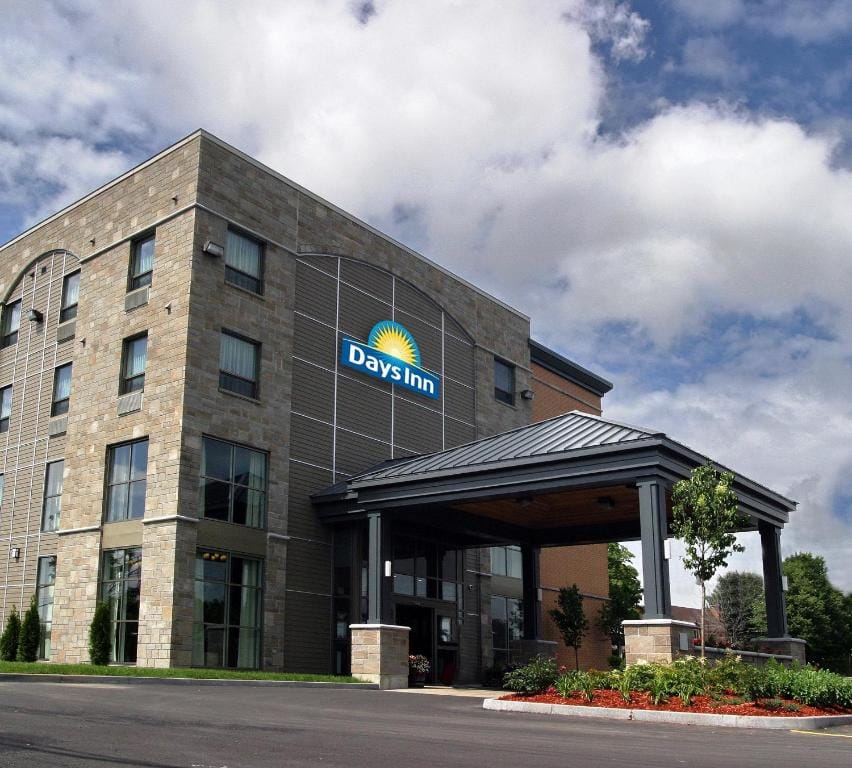 Days Inn by Wyndham Levis — 1