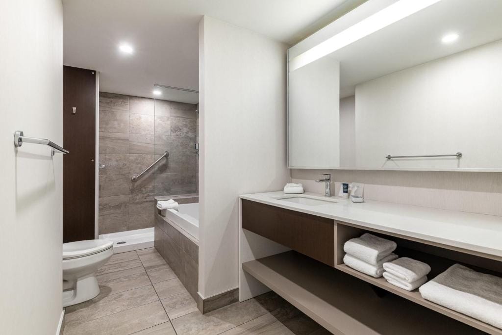 Four Points by Sheraton Lévis Convention Centre — 3