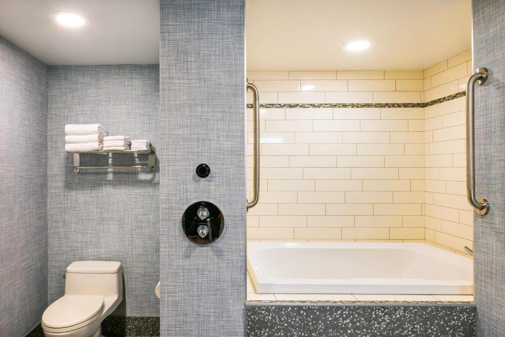 Quality Inn & Suites — 3