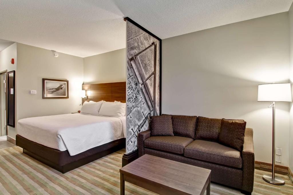 Best Western London Airport Inn & Suites — 2