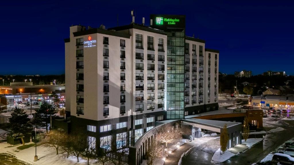 Holiday Inn Hotel & Suites London by IHG — 1
