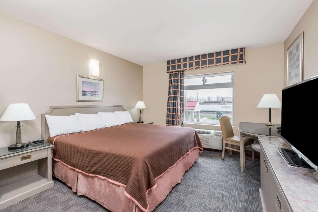 London Travel Inn — 4