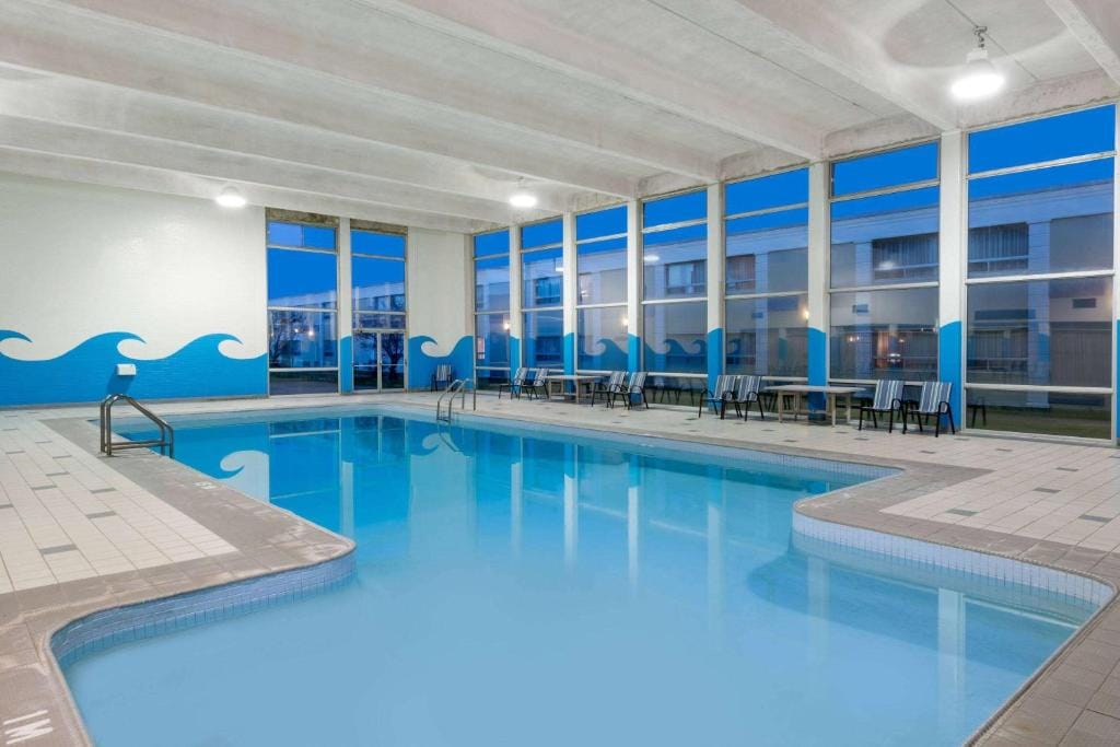 Ramada by Wyndham London — 3