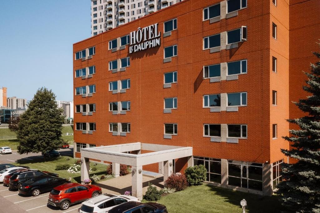Le Dauphin Montréal-Longueuil — 1