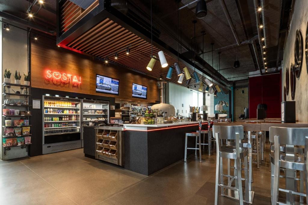Alt Hotel Toronto Airport — 4
