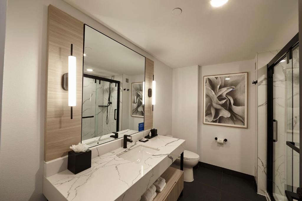Bloom Mississauga, Tapestry Collection By Hilton — 3
