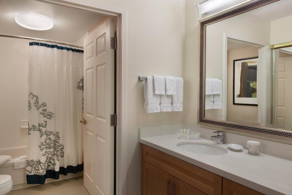 Cambridge Suites Mississauga — 3