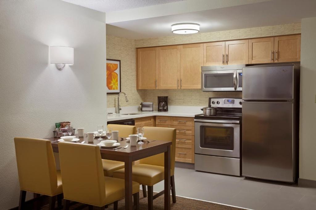 Cambridge Suites Mississauga — 5