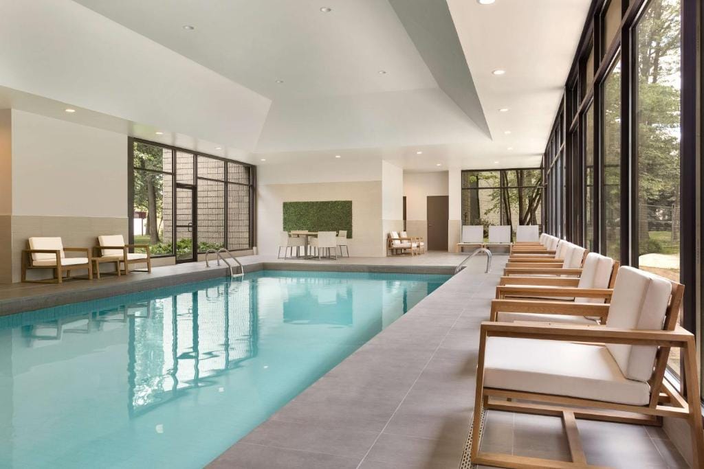 DoubleTree by Hilton Hotel Toronto Airport West — 4