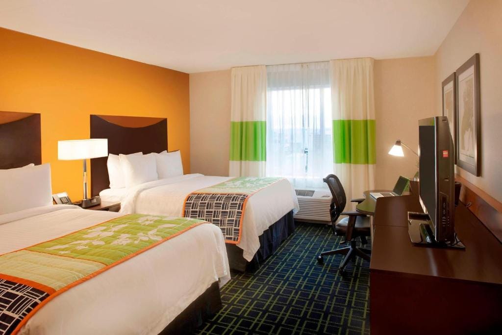 Fairfield Inn & Suites by Marriott Toronto Mississauga — 2