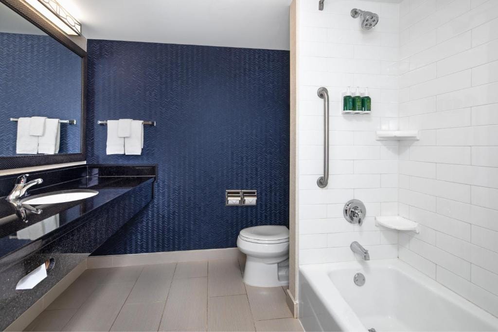 Fairfield Inn & Suites by Marriott Toronto Mississauga — 3