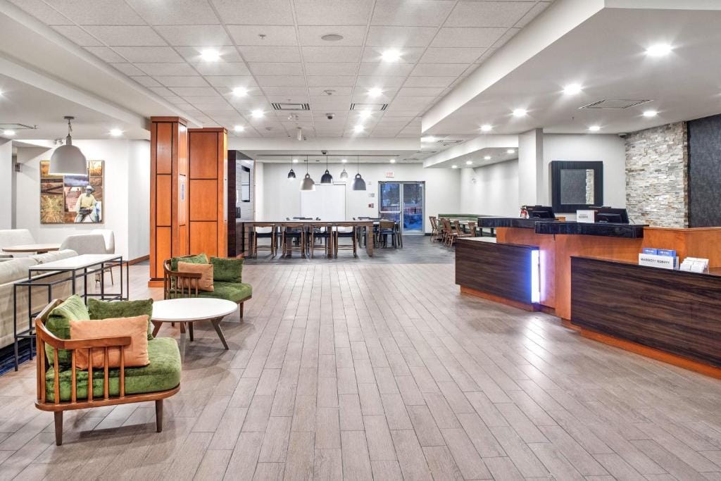 Fairfield Inn & Suites by Marriott Toronto Mississauga — 5