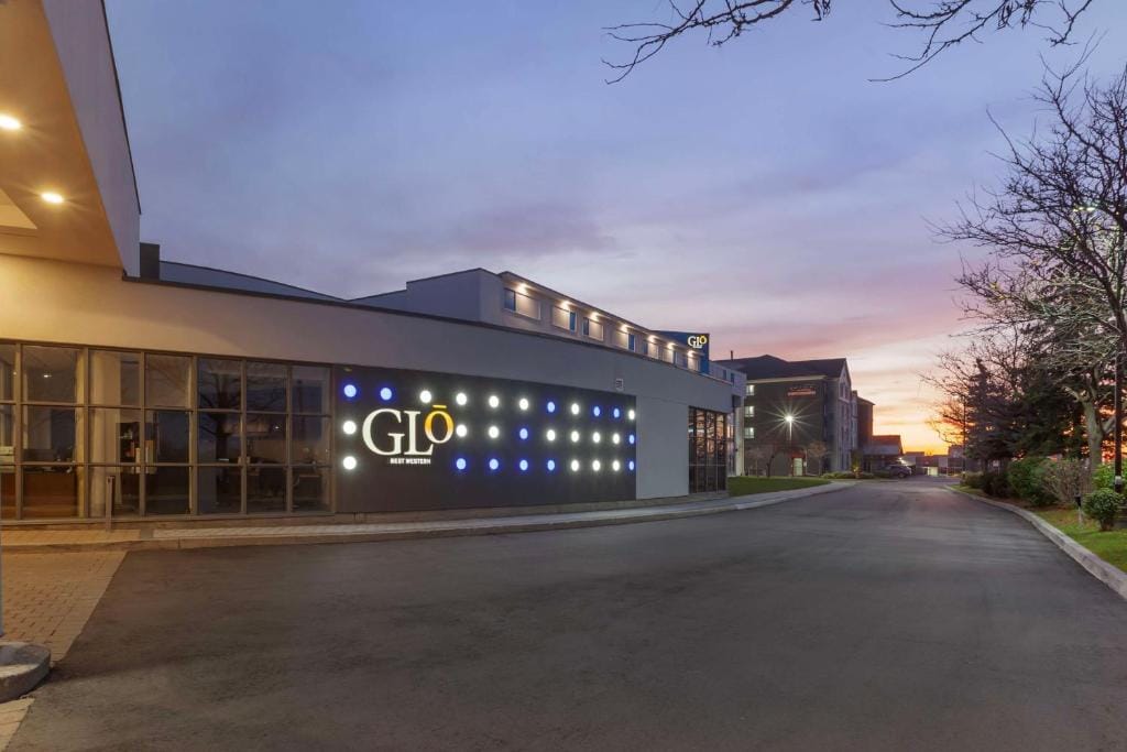 GLō Best Western Mississauga Corporate Centre — 1