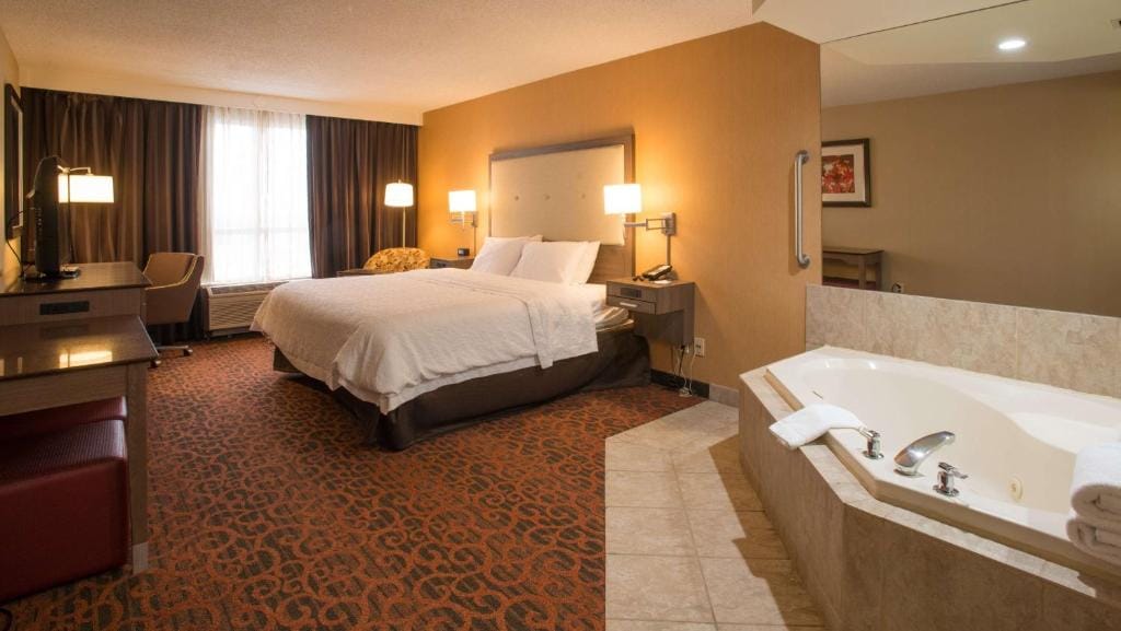 Hampton Inn Toronto-Mississauga West — 2