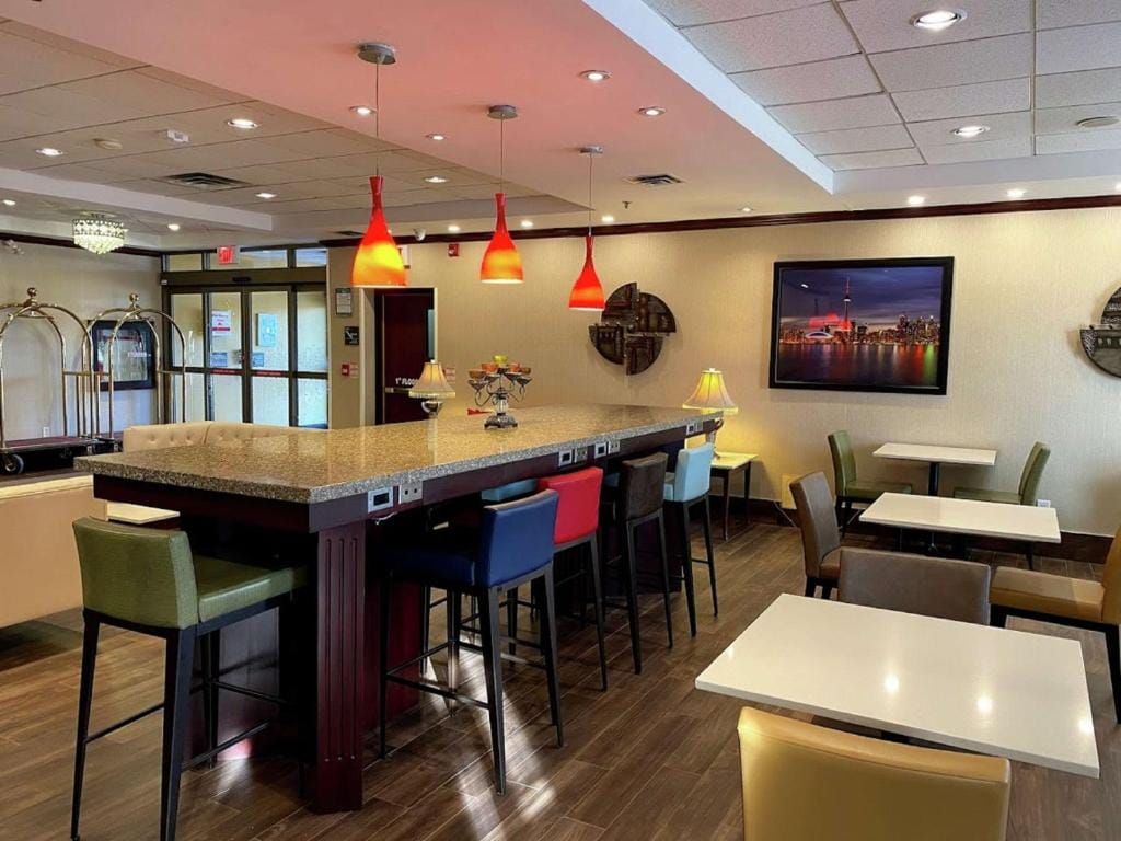 Hampton Inn Toronto-Mississauga West — 5