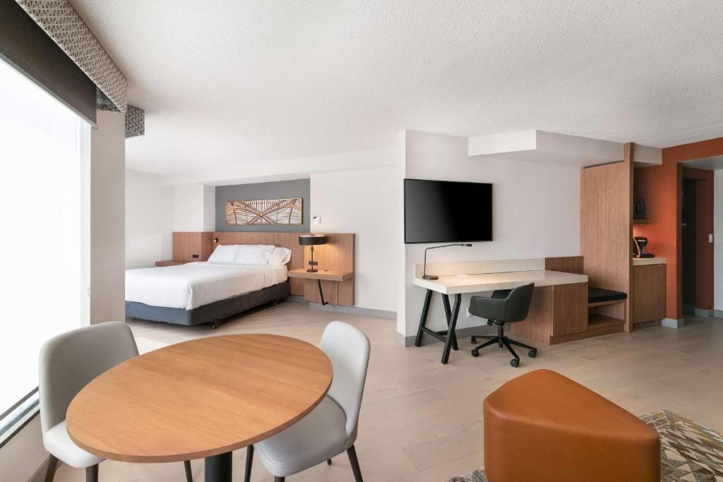 Hilton Garden Inn Toronto Airport — 2