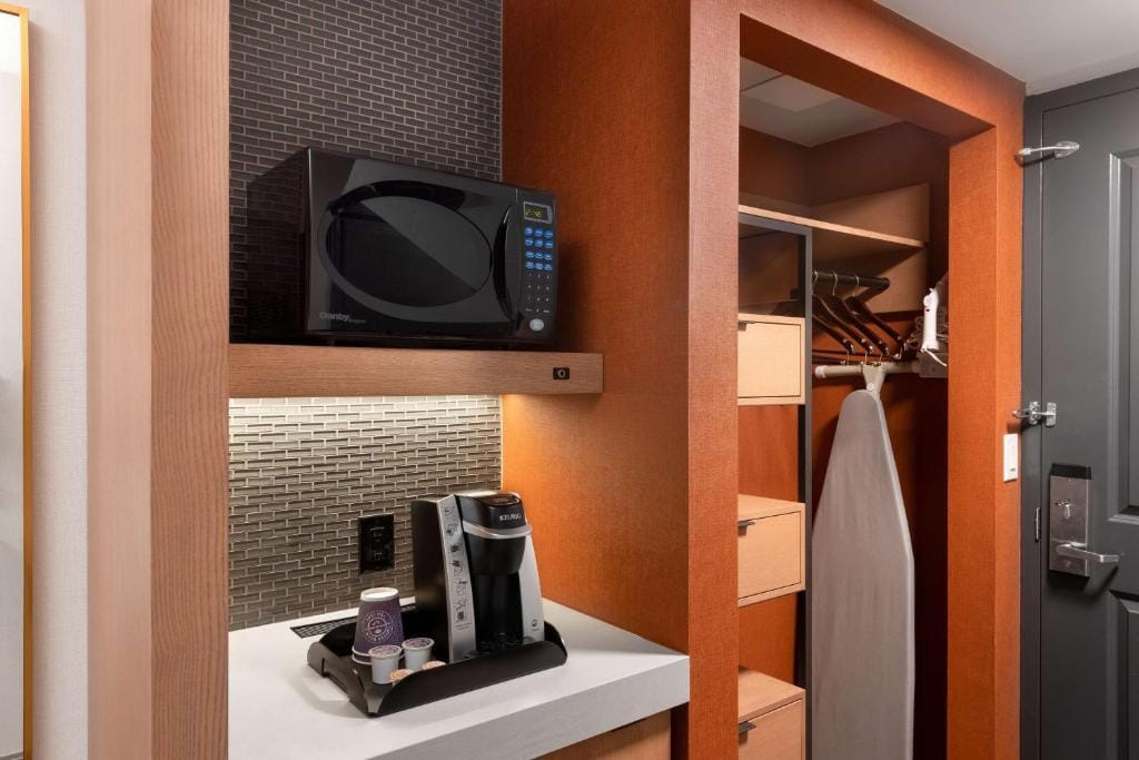 Hilton Garden Inn Toronto Airport — 3