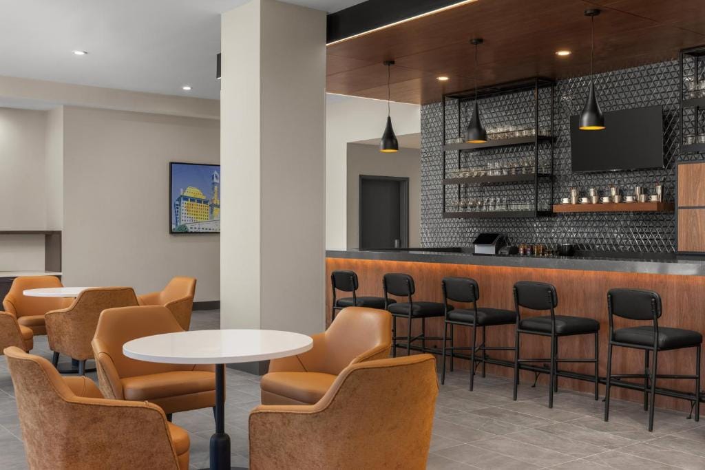 Hyatt House Mississauga / Airport Corp Center — 5