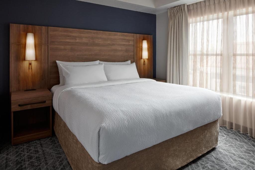 Residence Inn by Marriott Mississauga-Airport Corporate Centre West — 2