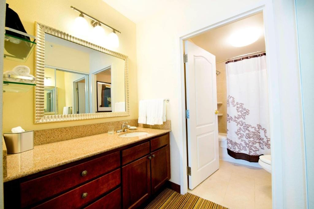 Residence Inn by Marriott Mississauga-Airport Corporate Centre West — 3
