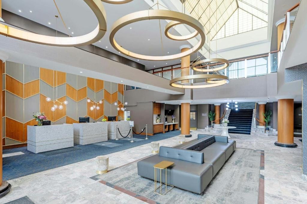 Sandman Signature Mississauga Hotel — 3