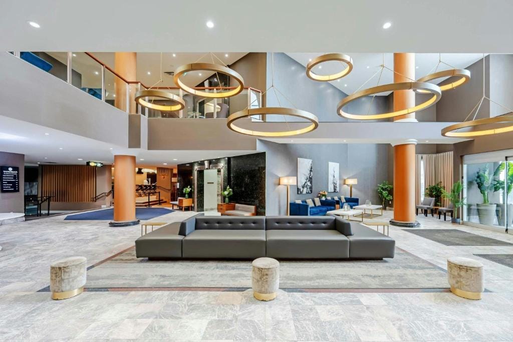 Sandman Signature Mississauga Hotel — 4