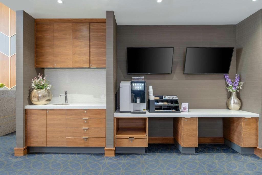Sandman Signature Mississauga Hotel — 5