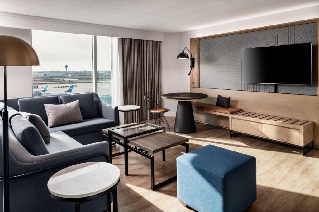 Sheraton Gateway Hotel in Toronto International Airport — 4