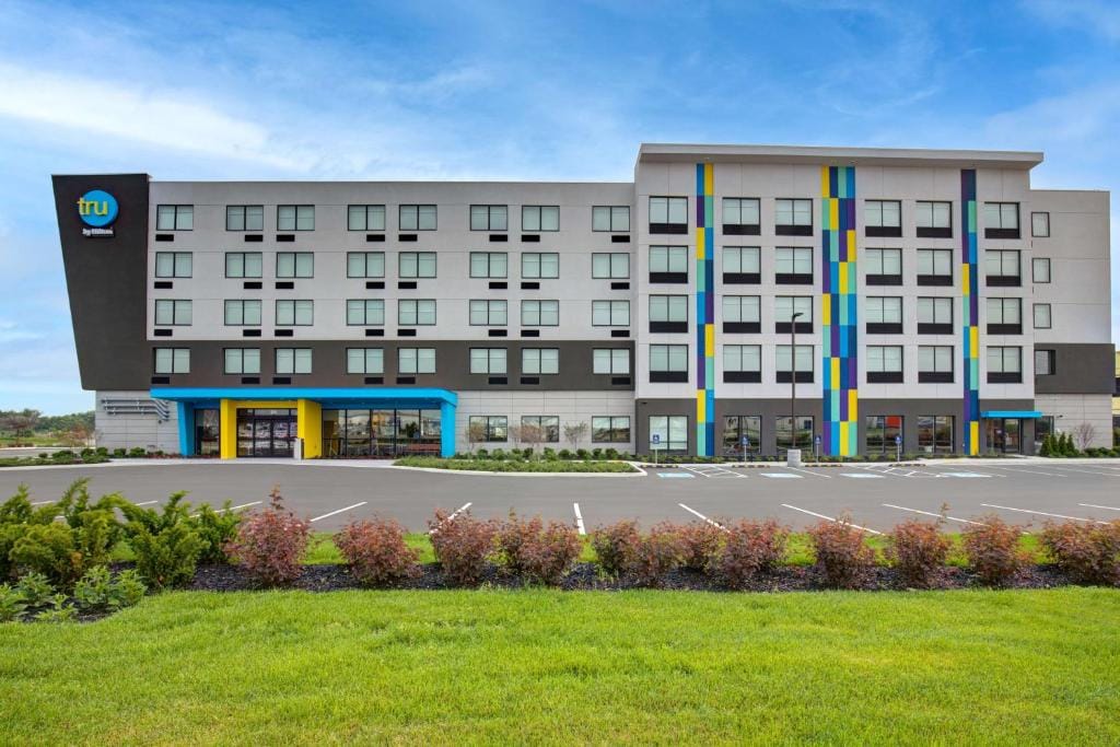 Tru By Hilton Toronto Airport West — 1