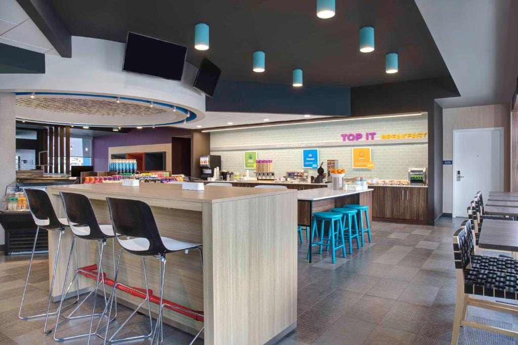Tru By Hilton Toronto Airport West — 4