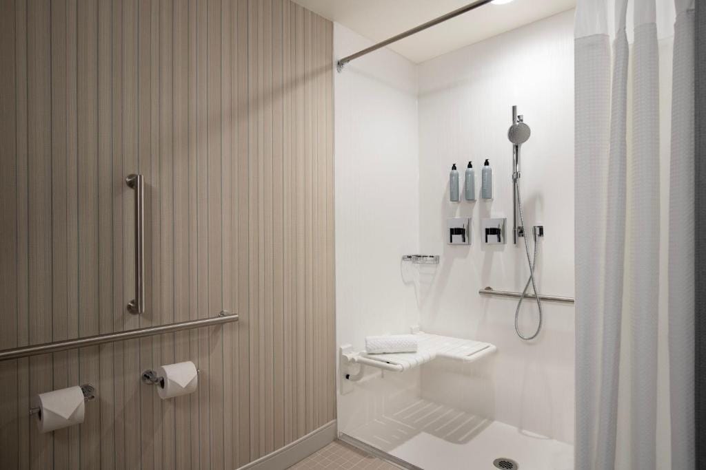 Courtyard by Marriott Nanaimo — 3