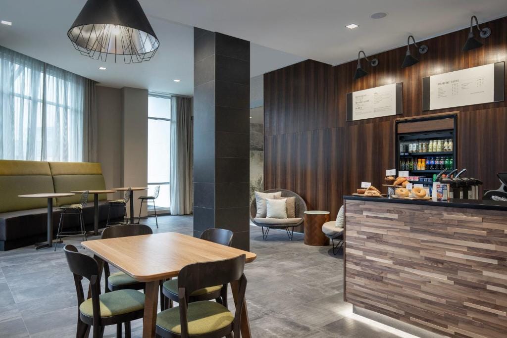 Courtyard by Marriott Nanaimo — 5