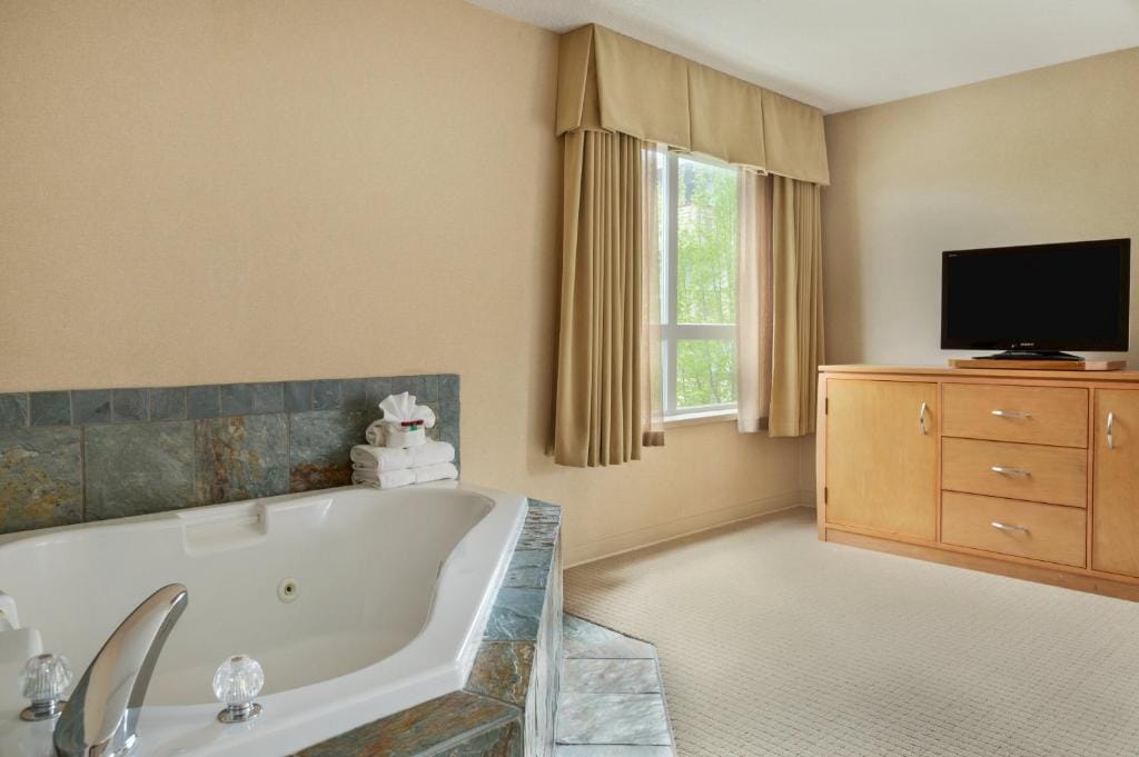 Ramada by Wyndham Nanaimo — 3