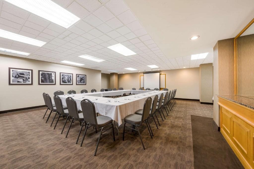 Best Western Voyageur Place Hotel — 4
